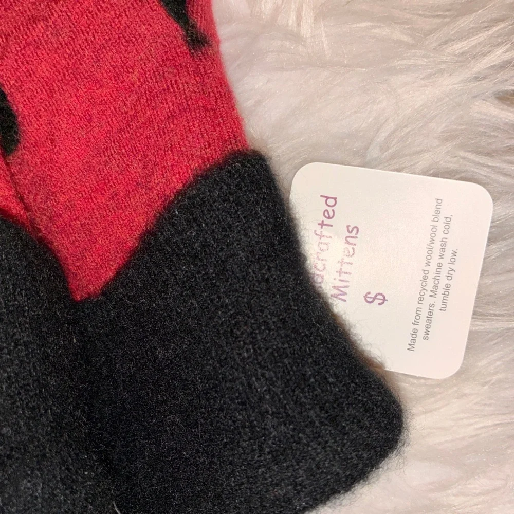 Red and Black Women's Mittens/Gloves NEW‎